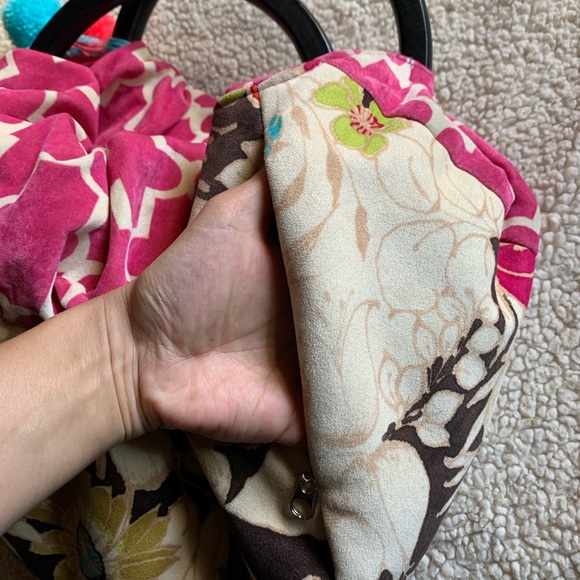 1154 Lill Studio vibrant roomy reversible suede bucket bag, wooden handles - Picture 11 of 16